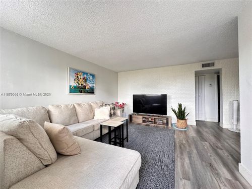 apt-404-1801 S Treasure Dr, North Bay Village, FL, 33141-4556 | Card Image