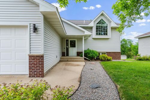 3056 Pinewood Ln Ne, Alexandria, MN, 56308-4673 | Card Image