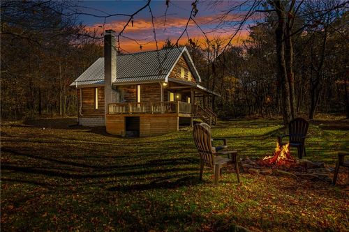 511 Blueberry Way, Central City, PA, 15926-8110 | Card Image