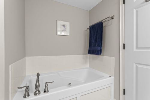 apt-512-5 Sterling Hill Ln, Exeter, NH, 03833-4897 | Card Image