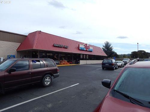 ground-4601 Carnes Rd, Roseburg, OR, 97471-4600 | Card Image