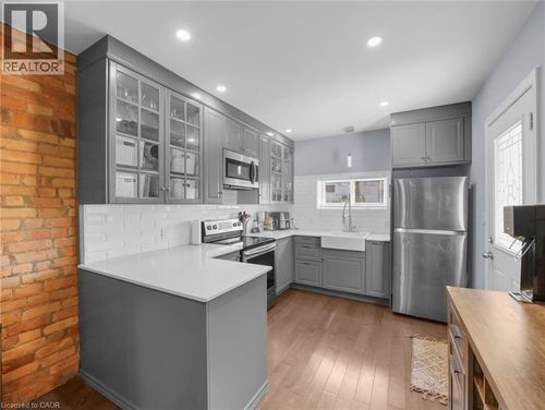114 Burton St, Hamilton, ON, L8L3R5 | Card Image