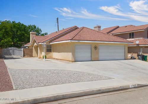 43915 Glenraven Rd, Lancaster, CA, 93535-4083 | Card Image