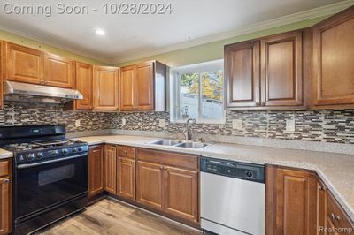 24088 Karen Avenue, Home with 3 bedrooms, 1 bathrooms and null parking in Warren MI | Image 3