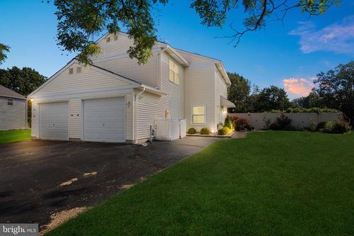 37 Spyglass Ct, East Windsor, NJ, 08520-1264 | Card Image