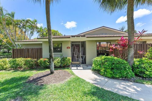 11 Meadows Dr, Boynton Beach, FL, 33436-9123 | Card Image
