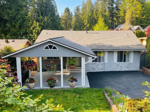 6430 Fox St, West Vancouver, BC, V7W2C4 | Card Image