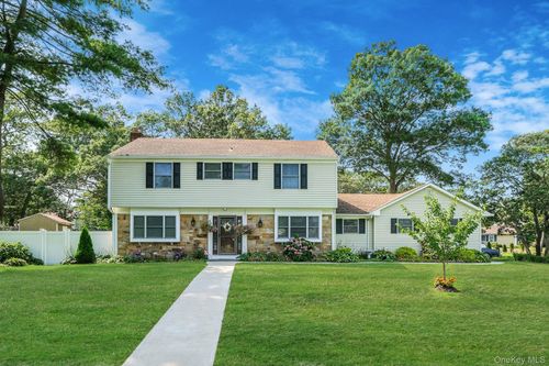 98 Wedgewood Dr, Coram, NY, 11727-1213 | Card Image