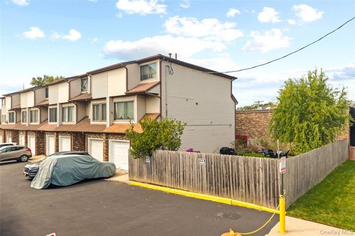 10 Lyndale Lane, New York, NY, 10312 | Card Image