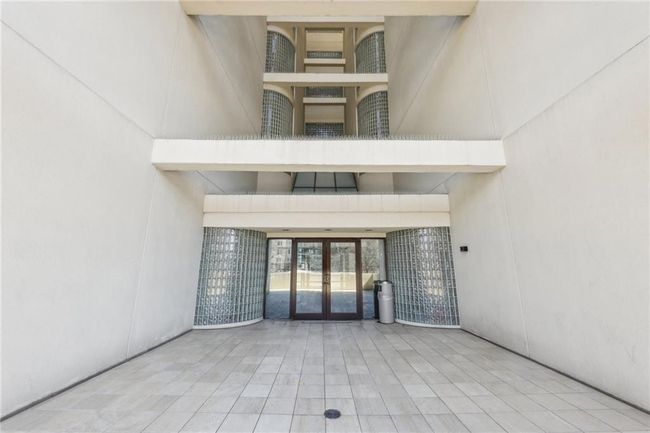 APT-405 - 2161 Peachtree Rd Ne, Condo with 2 bedrooms, 2 bathrooms and 1 parking in Atlanta GA | Image 30