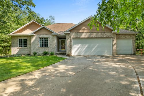 1995 Shining Tree Dr Ne, Belmont, MI, 49306-8836 | Card Image