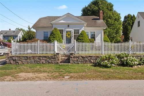 4 Westminster St, Westerly, RI, 02891-2322 | Card Image