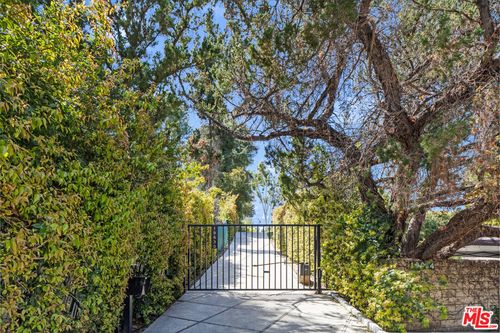 19630 Rosita St, Tarzana, CA, 91356 | Card Image