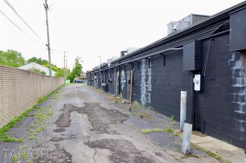 27570 7 Mile Rd, Livonia, MI, 48152-3865 | Card Image