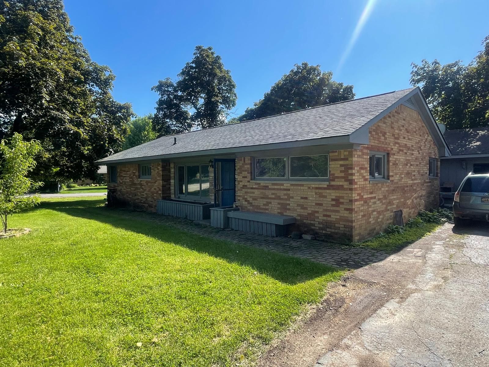 Crest Ln, South Lyon, MI 48178