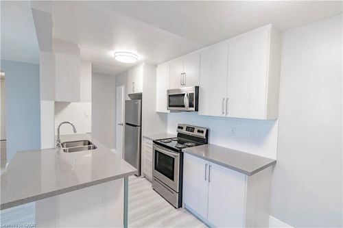 304-4422 Huron St, Niagara Falls, ON, L2E7C8 | Card Image