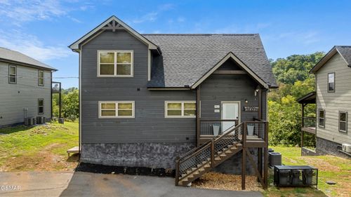 2109 Eagle Feather Dr, Sevierville, TN, 37876-0690 | Card Image