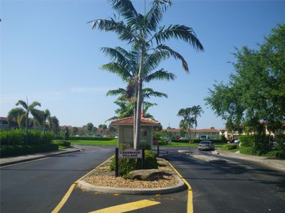 902 - 902 Twin Lakes Dr, Condo with 2 bedrooms, 2 bathrooms and null parking in Coral Springs FL | Image 1