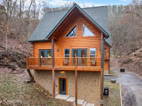 2119 Valley Creek Way, Pigeon Forge, TN, 37862 | Card Image