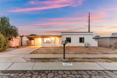 7361 E Desert Aire Dr, Tucson, AZ, 85730-3801 | Card Image