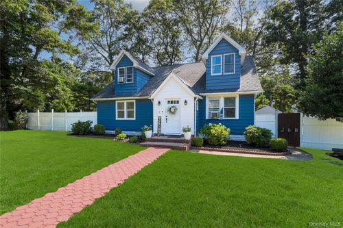 7 Hazel St, Rocky Point, NY, 11778-9385 | Card Image