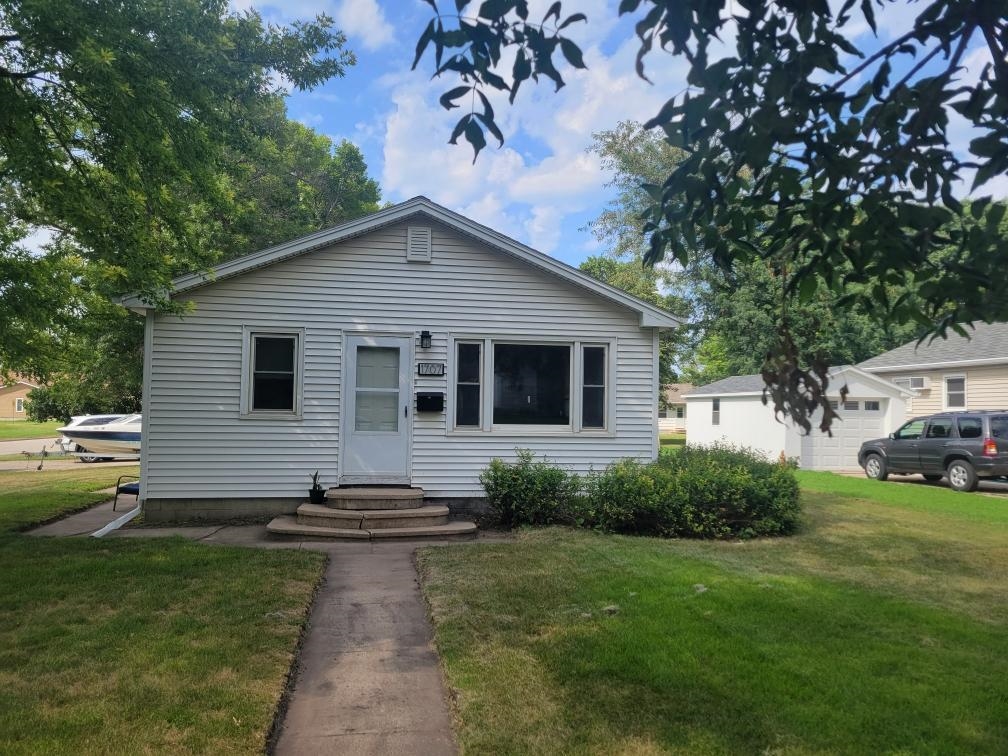 11th St, Emmetsburg, IA 50536