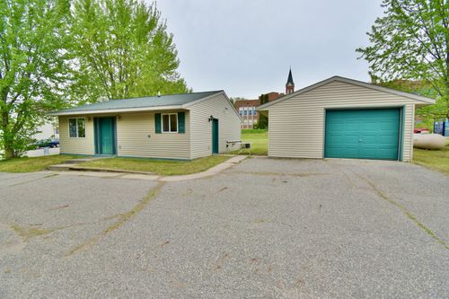 160 Cedar St, Holdingford, MN, 56340-4200 | Card Image