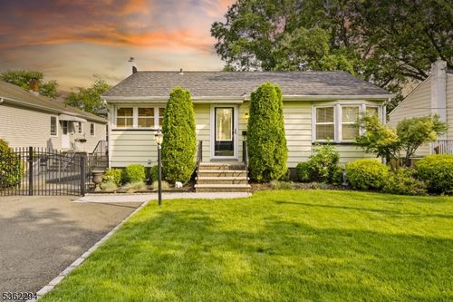653 Summit Ave, Kenilworth, NJ, 07033-1818 | Card Image