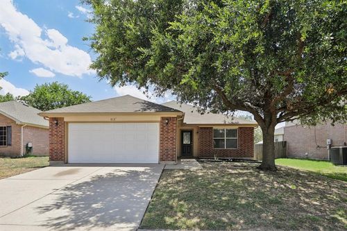 812 Flamingo Drive, Saginaw, TX, 76131 | Card Image