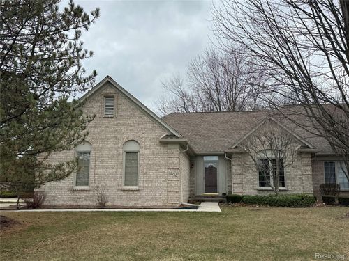40342 Riverbend Dr, Sterling Heights, MI, 48310-7804 | Card Image