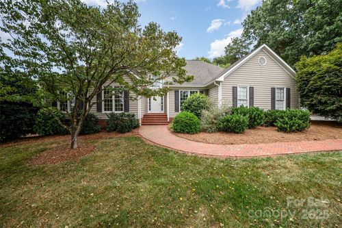 415 N Greenbriar Rd, Statesville, NC, 28625-4538 | Card Image