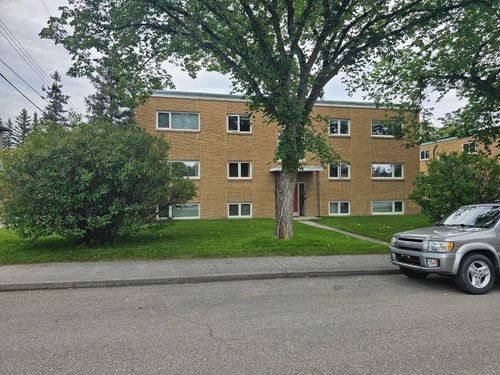 2312 22 Street Nw, Calgary, AB, T2M3W4 | Card Image