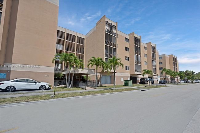 APT-207 - 4670 W 13 Th Ln, Condo with 3 bedrooms, 2 bathrooms and null parking in Hialeah FL | Image 24