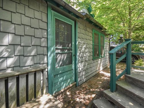 180 Brown St, Sea Cliff, NY, 11579-1602 | Card Image