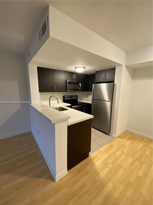 11-205-670 Nw 85th Pl, Miami, FL, 33126-3861 | Card Image