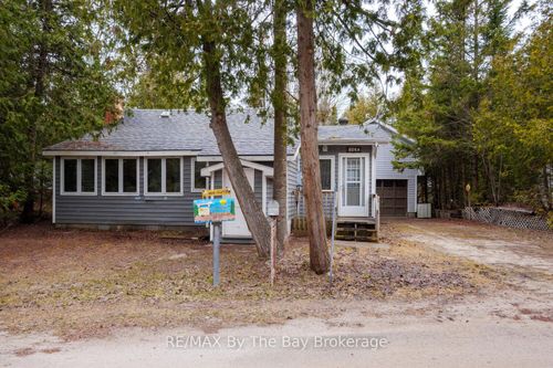 1120 King Edward Ave, Sauble Beach, ON, N0H2G0 | Card Image