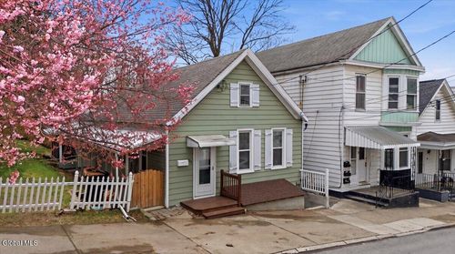 27 Lincoln Avenue, Troy, NY, 12180 | Card Image
