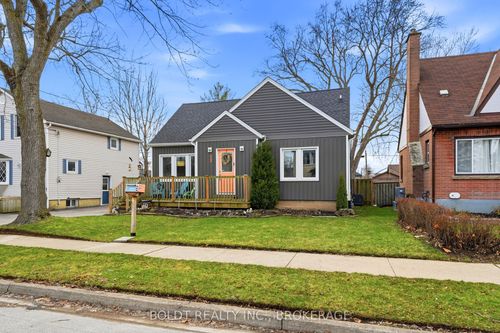 249 Mcalpine Ave S, Welland, ON, L3B1T8 | Card Image