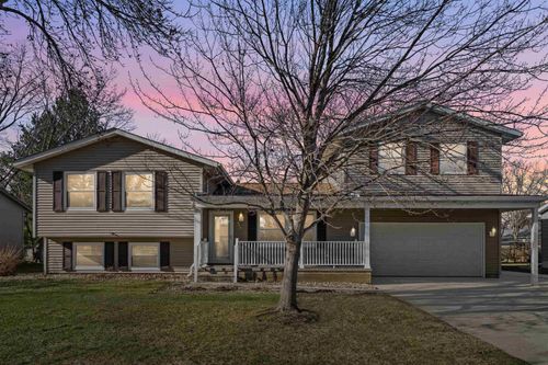 860 Juniper Dr, Waterloo, IA, 50702-4631 | Card Image