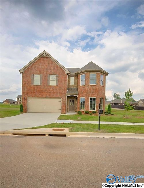 8206 Stillwater Cir Nw, Huntsville, AL, 35806-1351 | Card Image