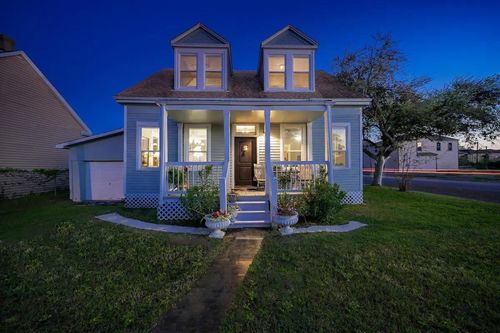 3027 Avenue L, Galveston, TX, 77550-4242 | Card Image