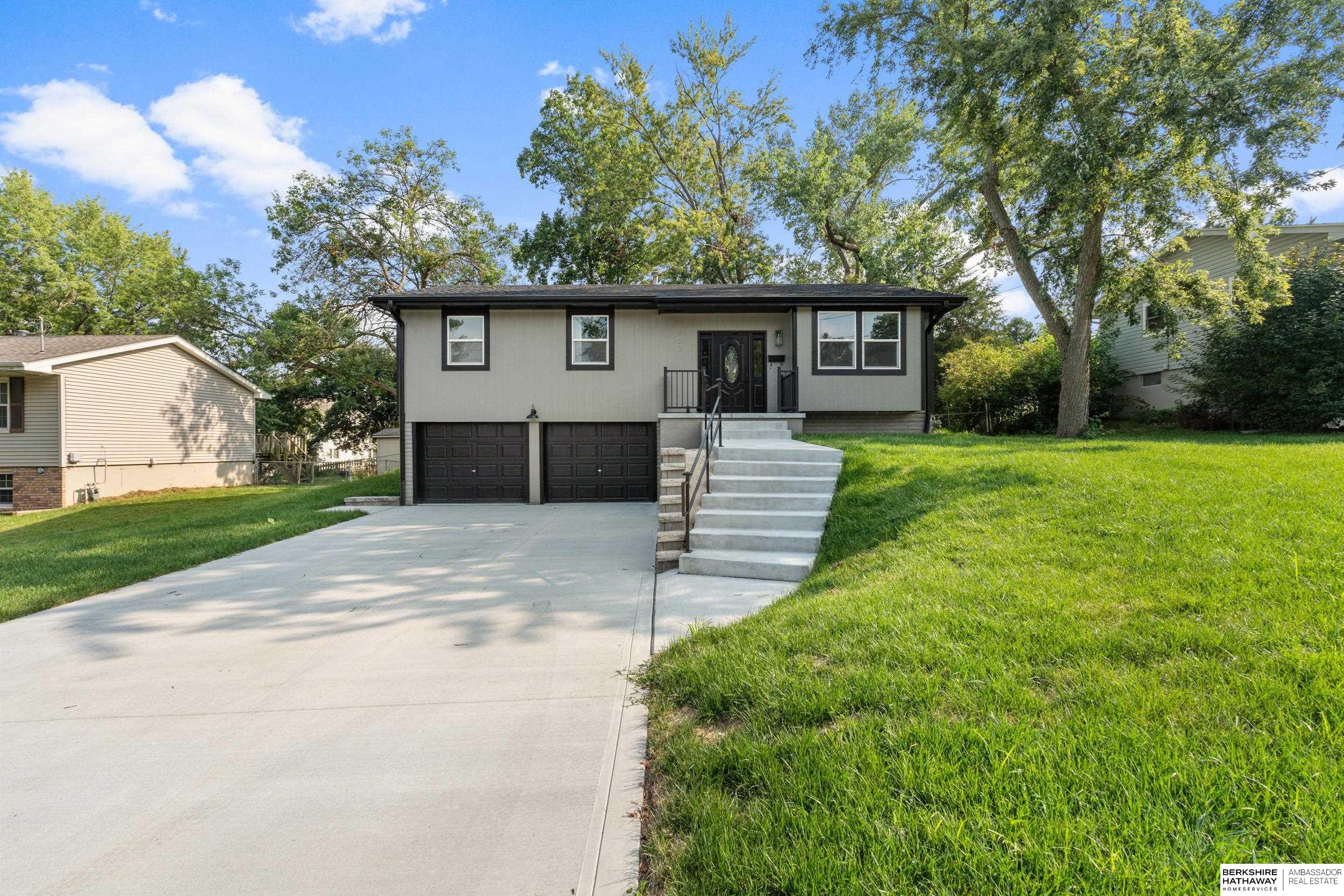 Cedardale Rd, Papillion, NE 68046