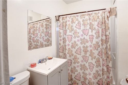 3713 E 151st St, Cleveland, OH, 44120-4944 | Card Image