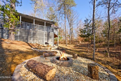 634 Magic Kingdom Ln, Sevierville, TN, 37876-2482 | Card Image