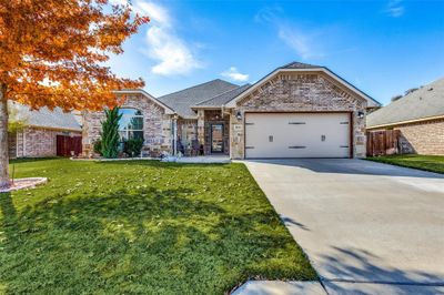 104 Donna Circle, House other with 3 bedrooms, 2 bathrooms and null parking in Granbury TX | Image 1