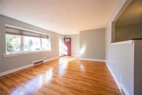 11 Salem Dr, North Providence, RI, 02904-5235 | Card Image