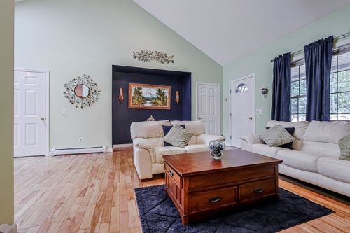 12 Burgdorf Dr, Madison, NH, 03849-5660 | Card Image