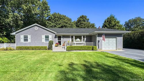 9 Linda Ln, East Moriches, NY, 11940-1561 | Card Image