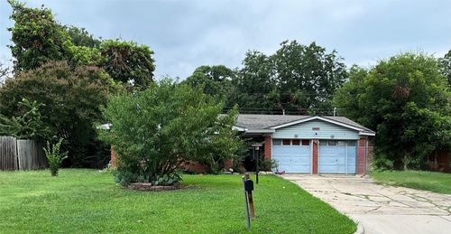 2009 Barton Dr, Arlington, TX, 76010-4749 | Card Image