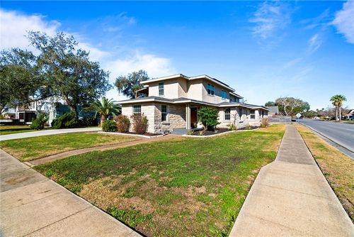 302 Cole St, Corpus Christi, TX, 78404-1928 | Card Image